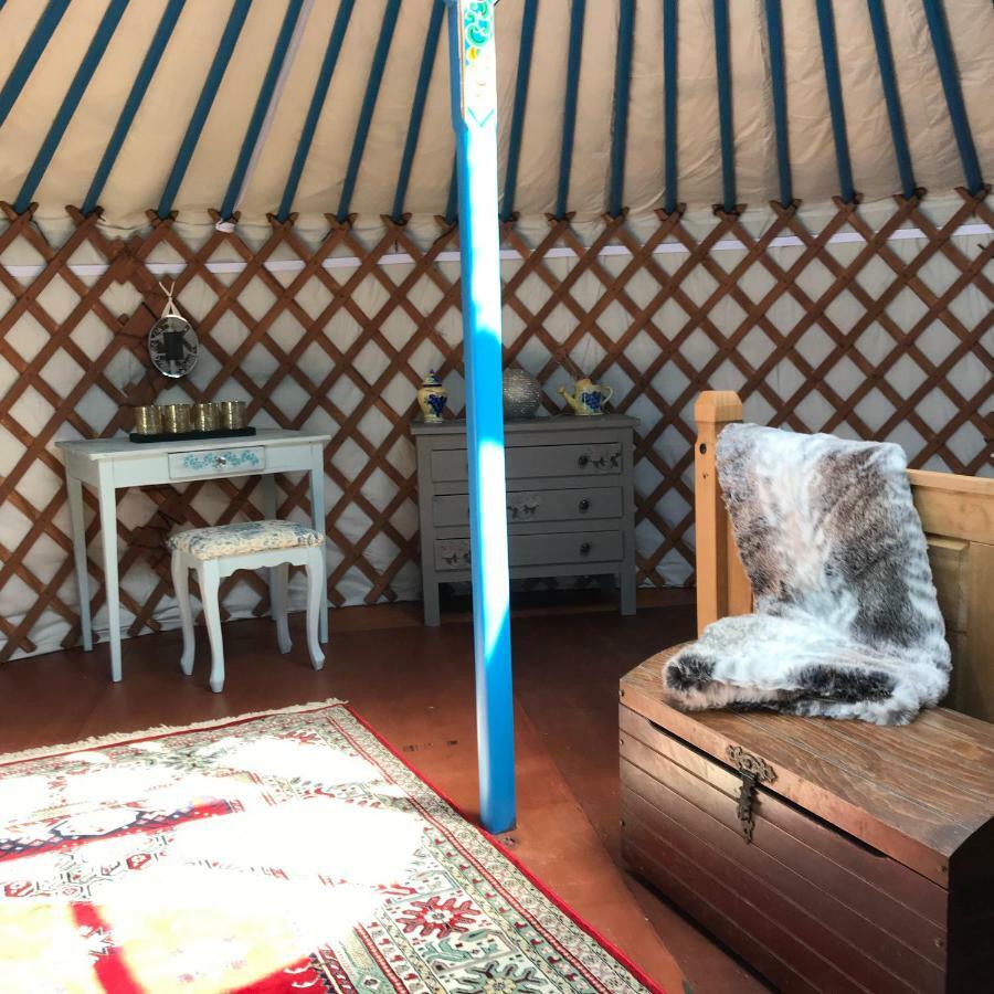 French Fields Luxury Glamping Original Mongolian Yurt Hotel Le-Vieux-Cerier Exterior foto